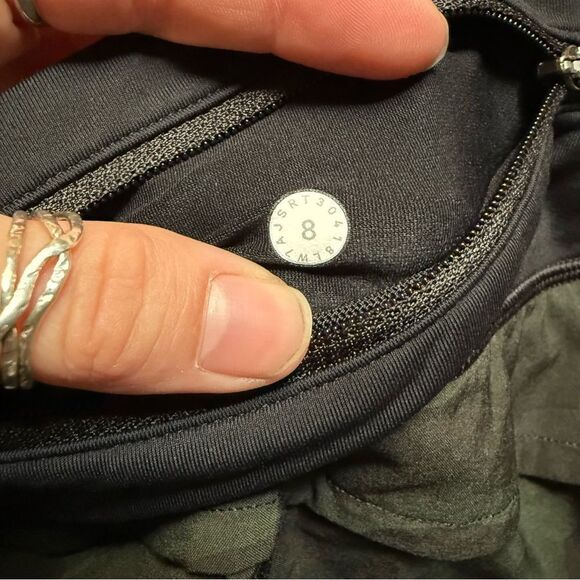 Lululemon Athletica Army Print running shorts size 8 - Picture 2 of 6